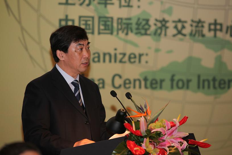 中国华能集团公司总经理曹培玺在主题晚餐会上发表主题演讲