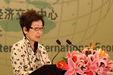 日本前外相、前环境大臣川口顺子在开幕式上发表主旨演讲